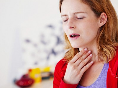 Hooikoorts keelpijn, hoesten en jeuk in de keel